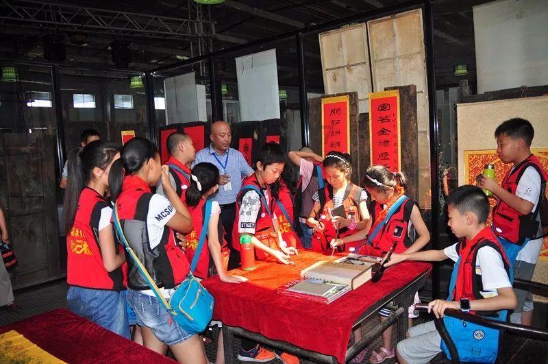 一个女生周末叫我去打本，我有点懵逼，她这是什么意思？？游戏画面